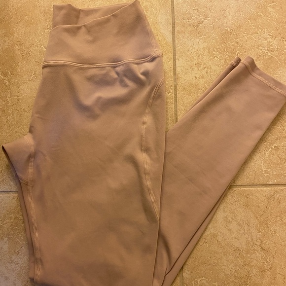 Alphalete Cross Waist Leggings - Picture 2 of 6